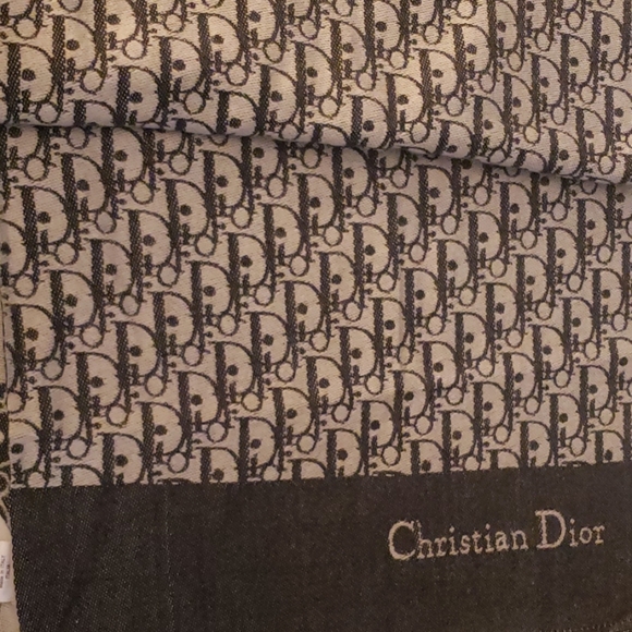 Christian Dior - Picture 1 of 4